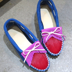 青と赤のコントラストがいい感じエマデザインモカシン　NALU moccasin Shoes #5 4枚目の画像
