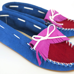 青と赤のコントラストがいい感じエマデザインモカシン　NALU moccasin Shoes #5 7枚目の画像