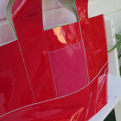 展示品価格　真っ赤なエナメルレザーバック 2枚目の画像