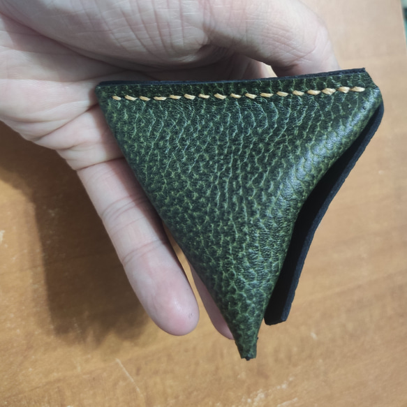 綠色鉻鞣真皮粽子包 收納包 真皮 鉻鞣 三角包 手作 手縫 特價 下單後製作 第2張的照片