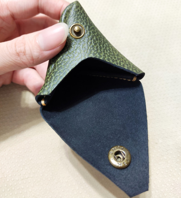 綠色鉻鞣真皮粽子包 收納包 真皮 鉻鞣 三角包 手作 手縫 特價 下單後製作 第5張的照片