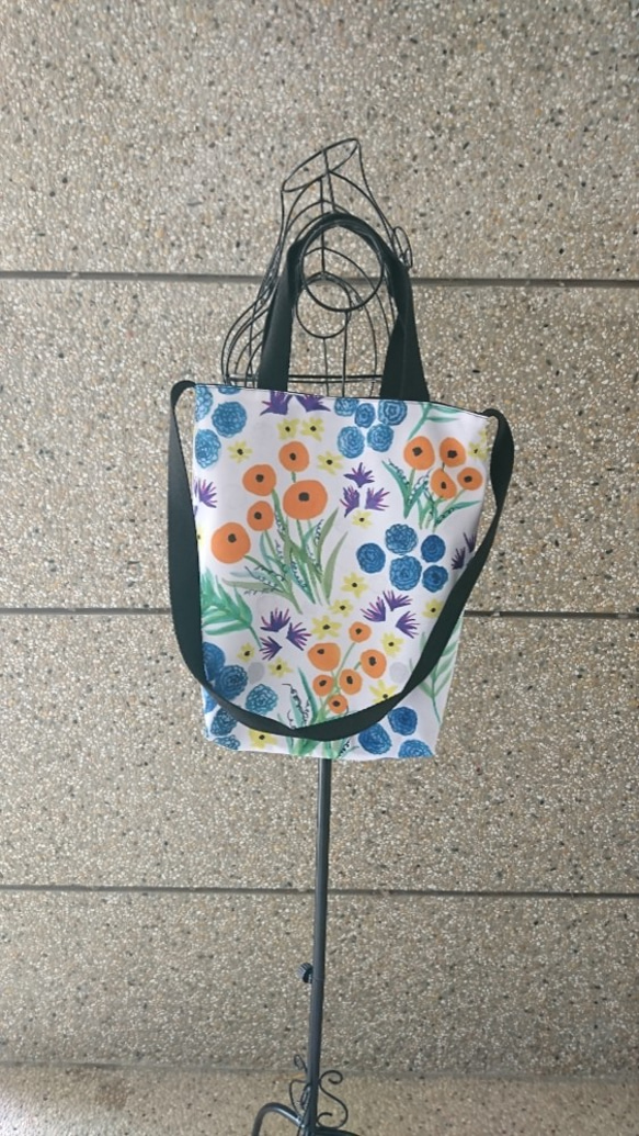 滿版 印花 帆布多功能 T型包 T-shaped Hand/shoulder bag,獨家印花創作 第3張的照片