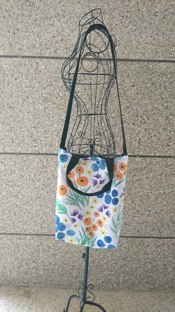 滿版 印花 帆布多功能 T型包 T-shaped Hand/shoulder bag,獨家印花創作 第4張的照片