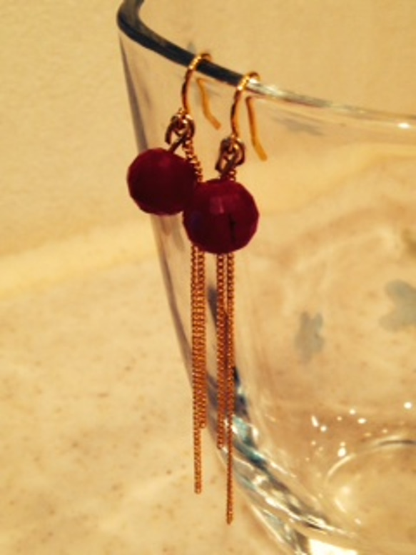 dark red glass beads & chain * pierce 1枚目の画像