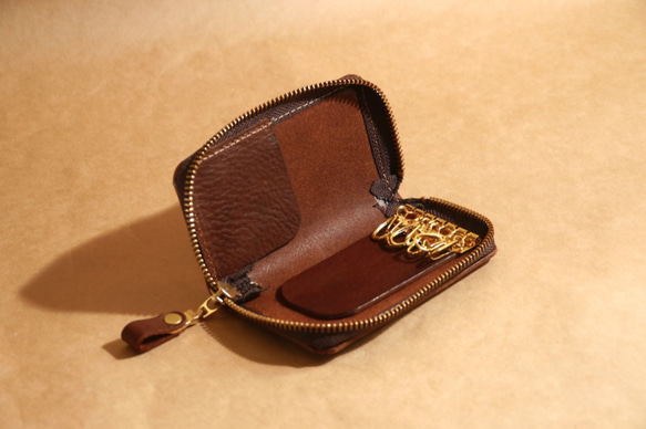 「KENT的手工皮革」植鞣革大容量鑰匙套（咖啡色） 第2張的照片