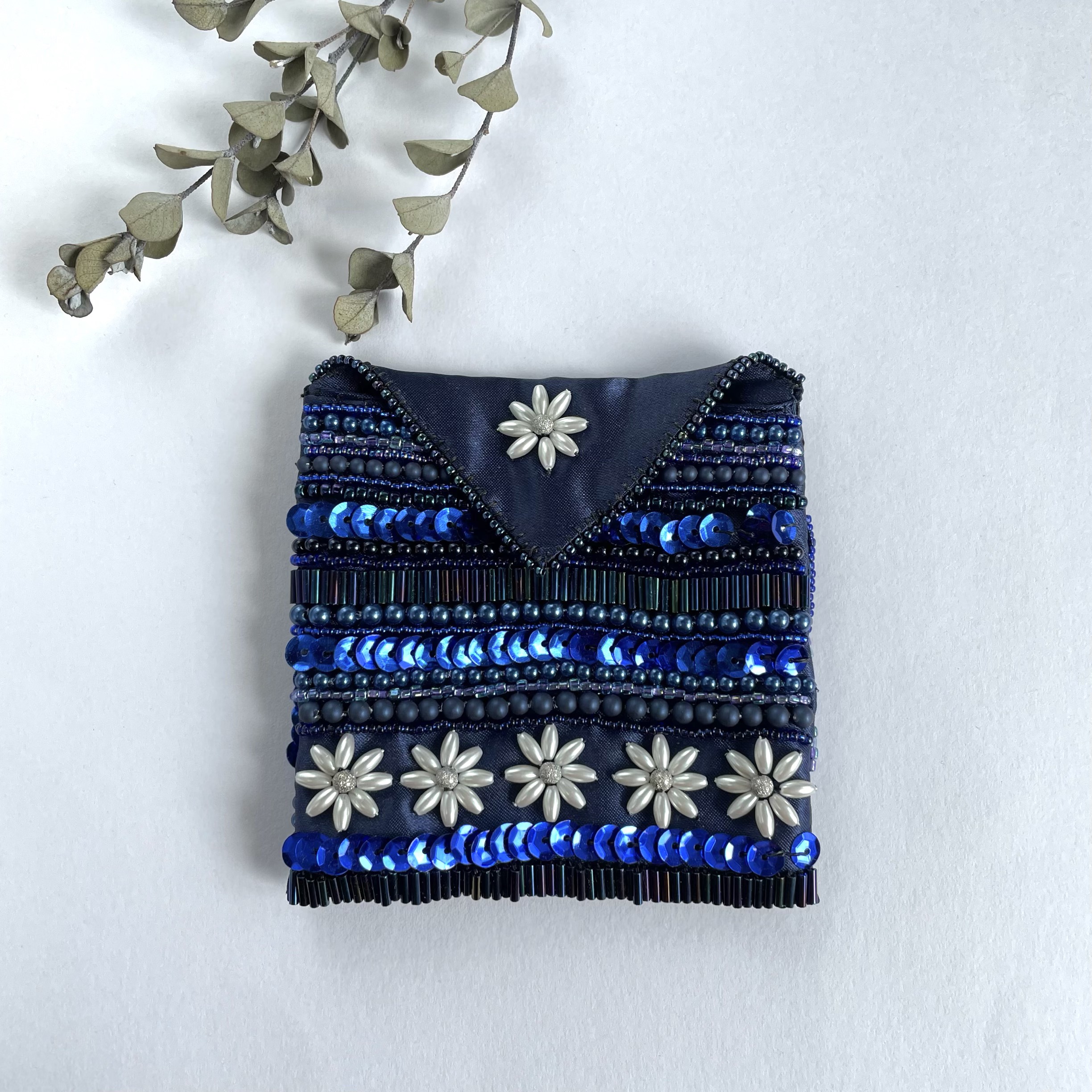 ビーズ刺繍ミニポーチ＊マーガレットネイビー