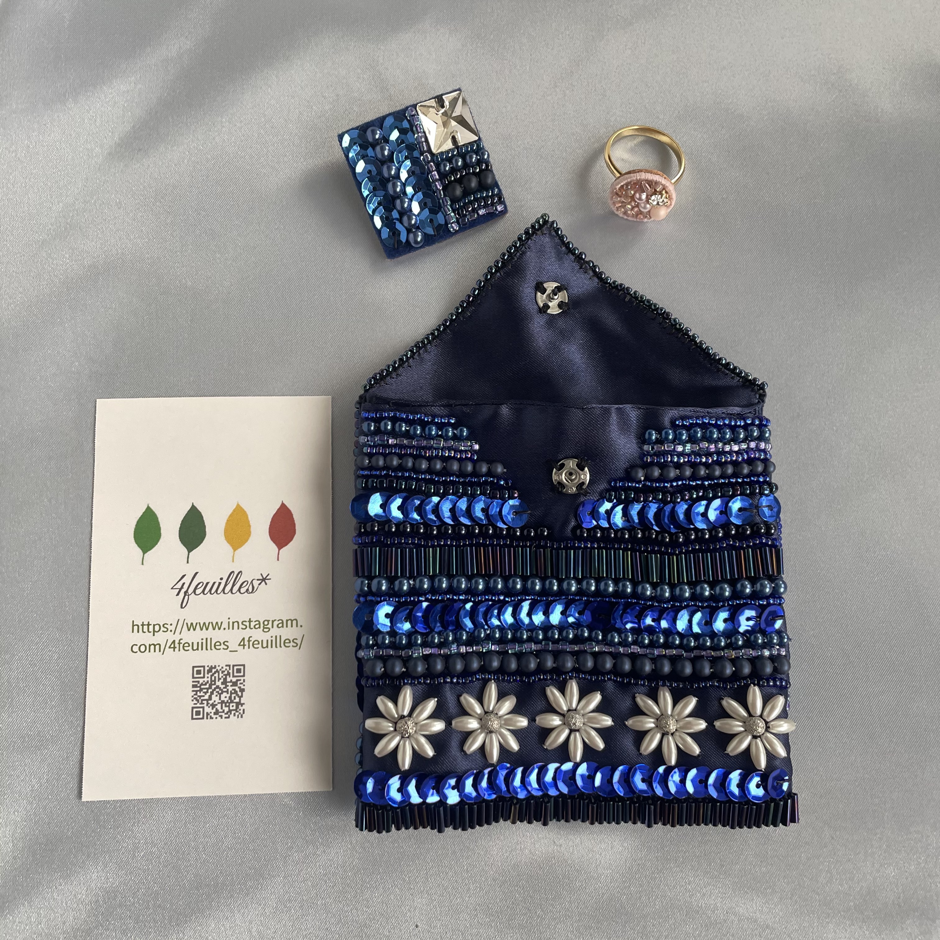 ビーズ刺繍ミニポーチ＊マーガレットネイビー
