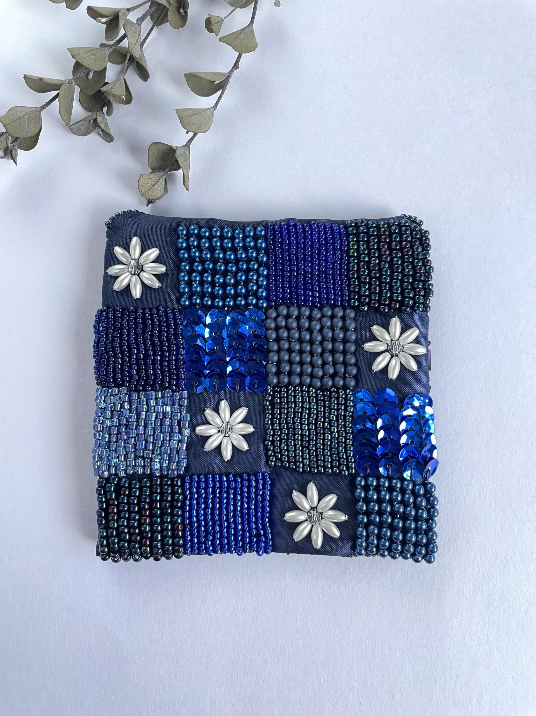 ビーズ刺繍ミニポーチ＊マーガレットネイビー