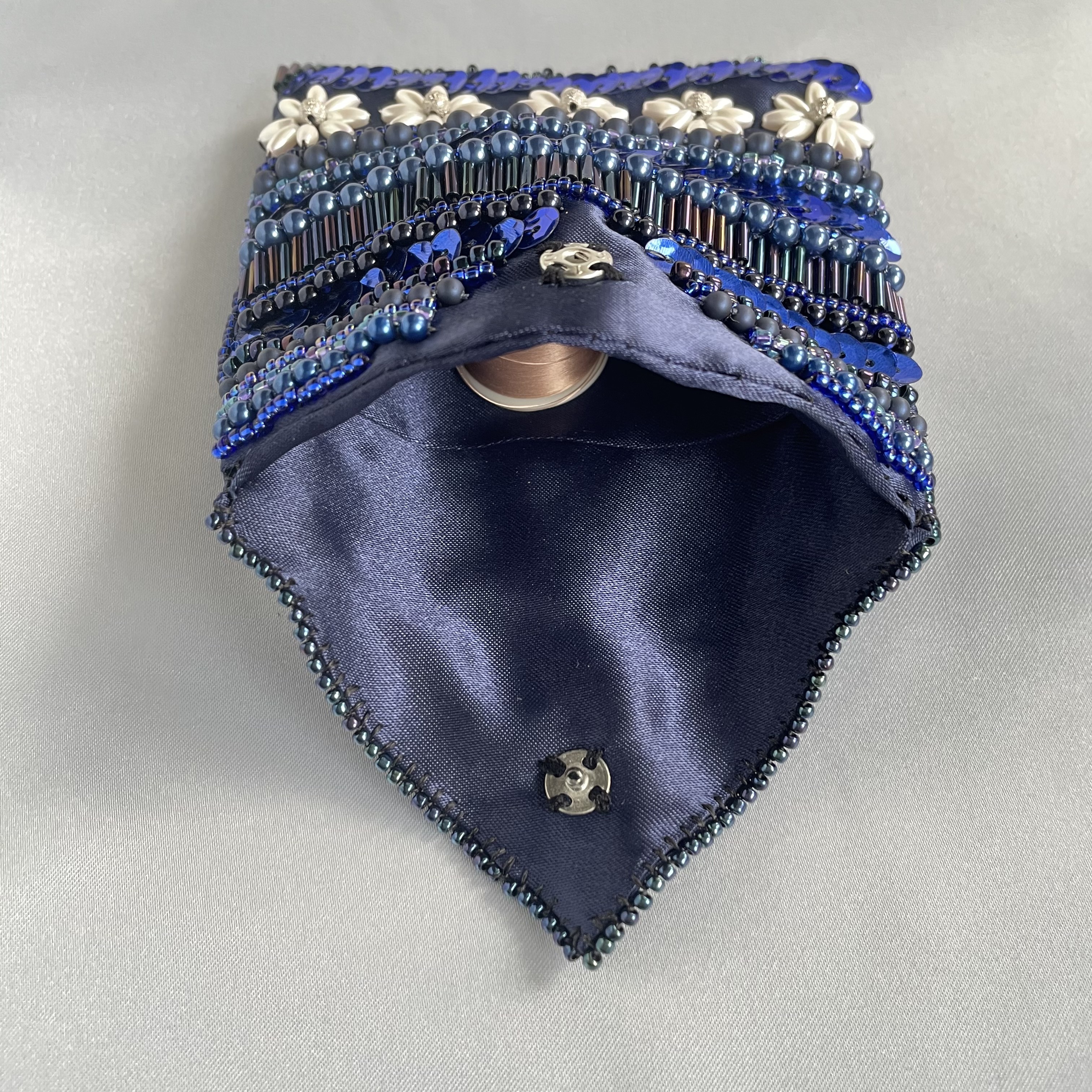ビーズ刺繍ミニポーチ＊マーガレットネイビー
