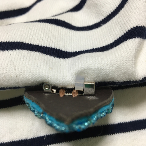 ビーズ刺繍の葉っぱのブローチ ブローチ miketama 通販 6241436
