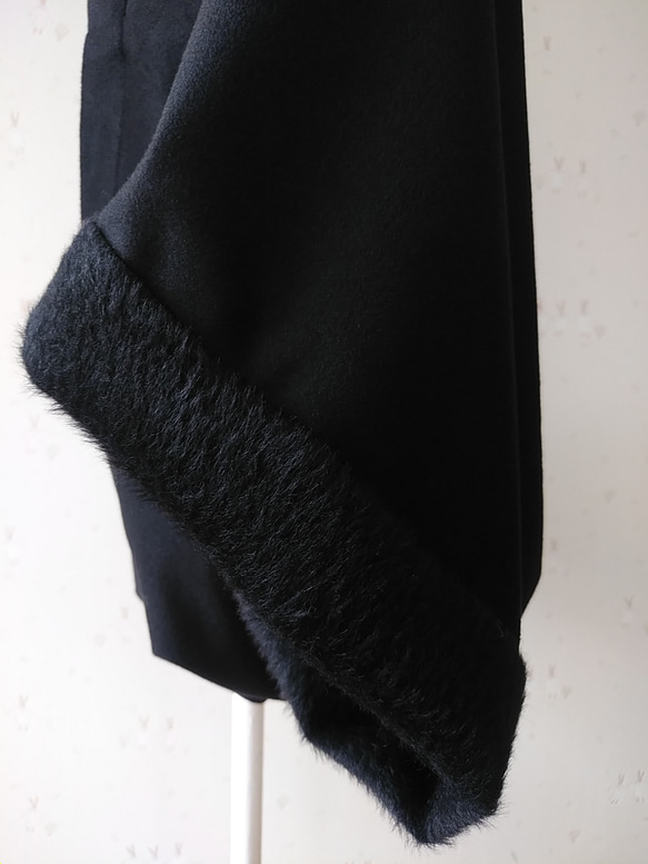 ドルマンスリーブの羽織り☆マーガレット風★袖口ファー（ブラック) 6枚目の画像