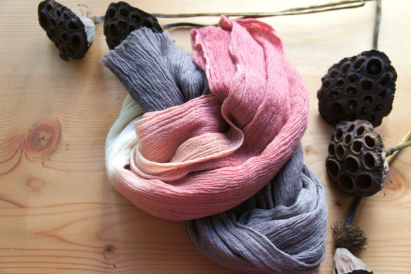 野菜色素ウールのスカーフ -  Luscinia 3枚目の画像