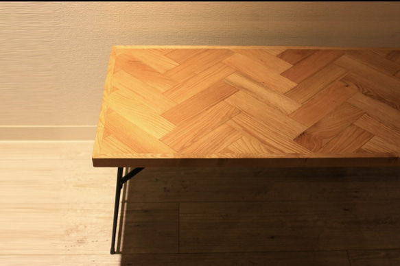 オーク材ヘリンボーン アイアン折り畳みテーブル 5枚目の画像