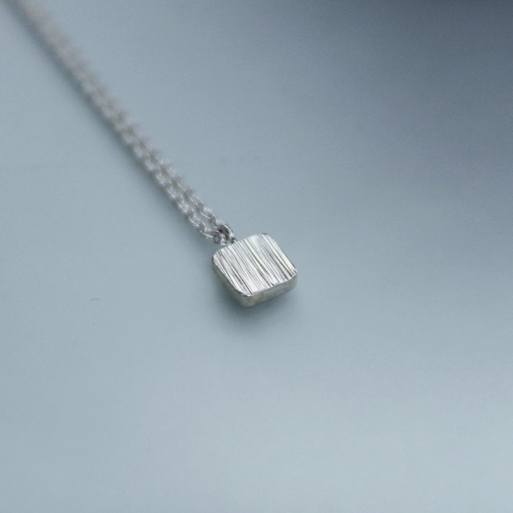 つちめペンダント