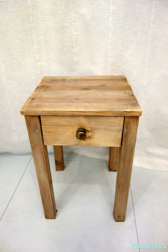 引出し付　木製サイドテーブル　（スモーキーウォールナット） 2枚目の画像