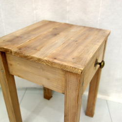 引出し付　木製サイドテーブル　（スモーキーウォールナット） 3枚目の画像