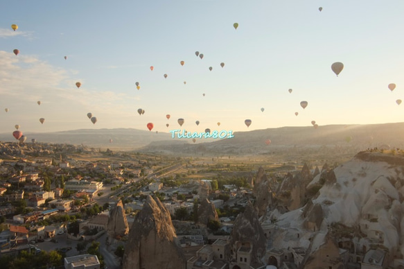 【送料無料】世界の絶景　トルコ・カッパドキアの気球 1枚目の画像