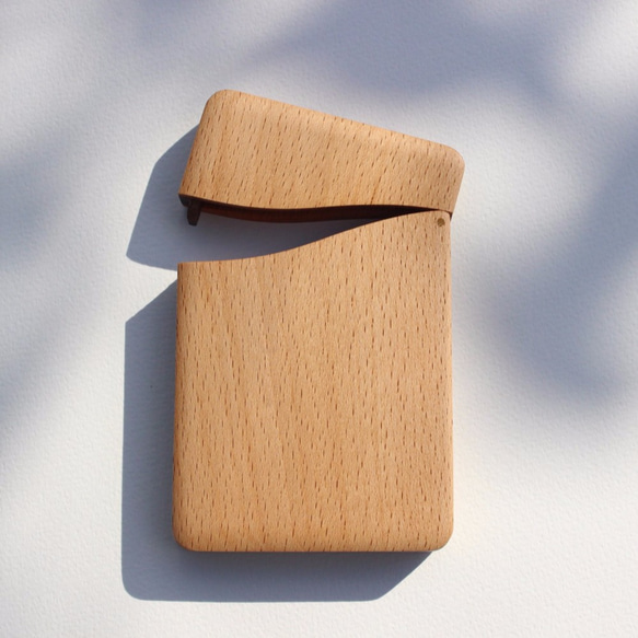 “Miniature Dax”木質名片夾（山毛櫸，胡桃木） 第3張的照片