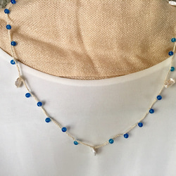 Crochet Necklace 天然石と糸のシンプルネックレス ブルー＆ホワイト 4枚目の画像