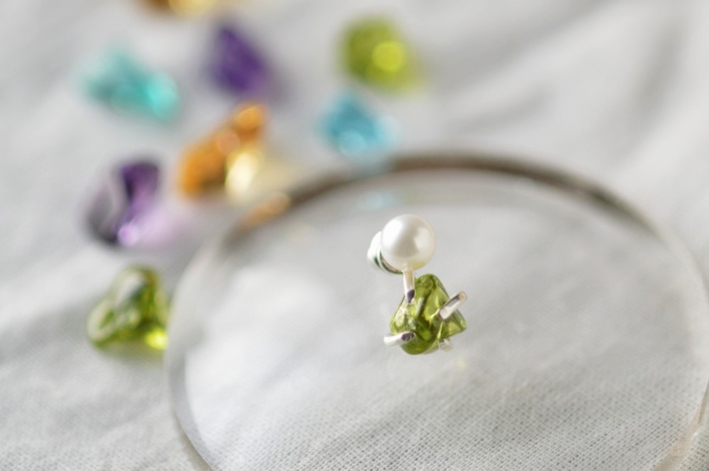 ペリドット原石パールピアス〈片耳〉