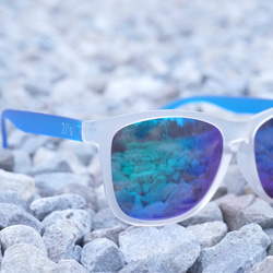 2is Ian 太陽眼鏡│透明白色霧面框│藍色反光鏡片│UV400 第2張的照片