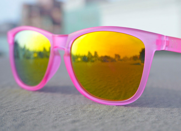 2is Ava 太陽眼鏡│透粉紅霧面框│橘色反光鏡片│UV400 第4張的照片