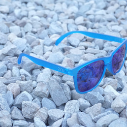 2is Brook 太陽眼鏡│藍色霧面框│藍色反光鏡片│抗UV400 第6張的照片