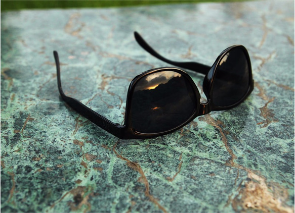 2is Sunglasses 太陽眼鏡  Bruce (亮黑框) 第4張的照片