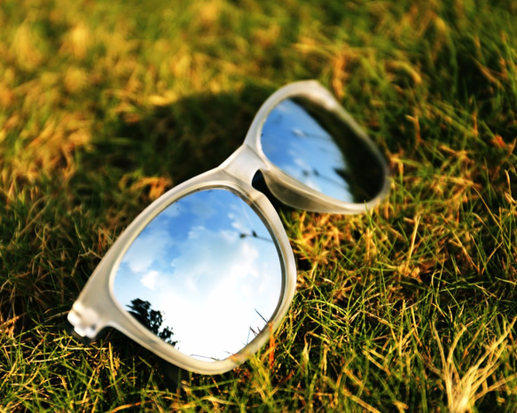 2i's│Victor 太陽眼鏡│透明白色霧面框│銀色反光鏡片│夏日墨鏡│抗UV400 第1張的照片