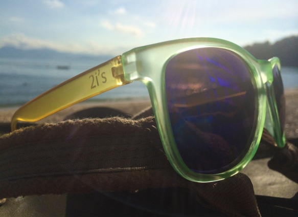 2i's│Eugene 太陽眼鏡│透明綠色黃色霧面框│藍色鏡片│墨鏡│抗UV400 第4張的照片