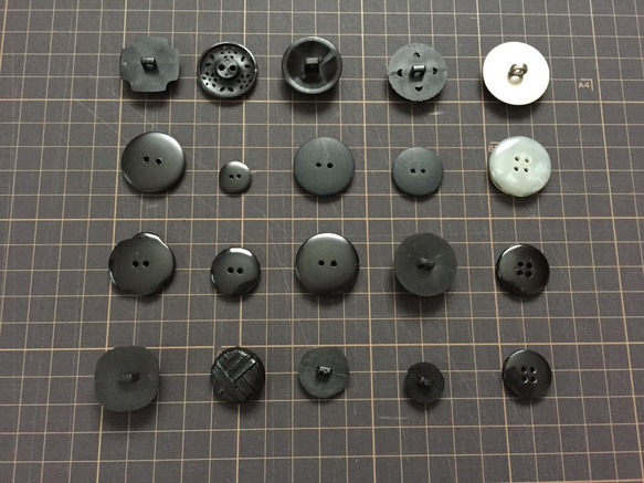 ブラック系 デザインボタン アソート 5枚目の画像