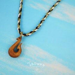 【海洋飾品 Wooden Necklace】海洋原木飾品--魚鉤 原木項鍊 第3張的照片