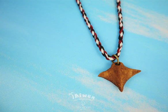 【海洋飾品 Wooden Necklace】海洋原木飾品--魟魚 原木項鍊 第3張的照片