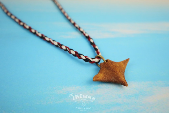 【海洋飾品 Wooden Necklace】海洋原木飾品--魟魚 原木項鍊 第4張的照片