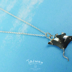 【925海洋銀飾 Diving silver】寫實版小魟魚項鍊 /Manta/墜飾/可更換為耳環 第3張的照片