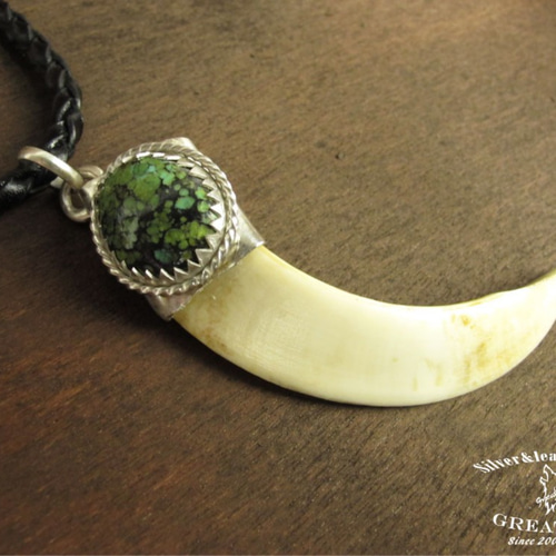 大珍品 動物の牙のネックレス 動物の牙ネックレス ワニの牙(M) 木の実のアクセサリー