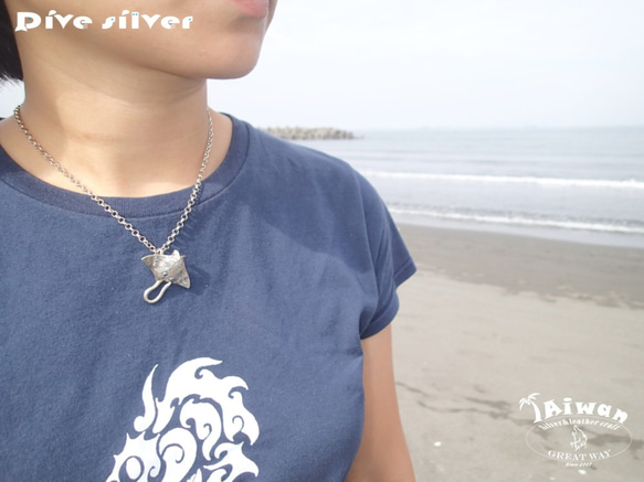 【Diving silver】925銀海洋潛水銀飾--雕花魟魚墜飾 第6張的照片