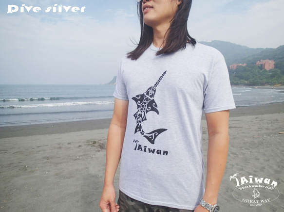 [特産品]マオリトーテムスタイル绢プリント海洋ダイビングコットンTシャツ - のこぎり/サメ 1枚目の画像
