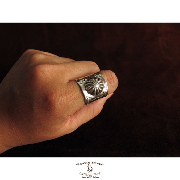 【NAVAJO 圖騰銀飾】925銀手工銀飾--菊銀鍛造戒指 第6張的照片