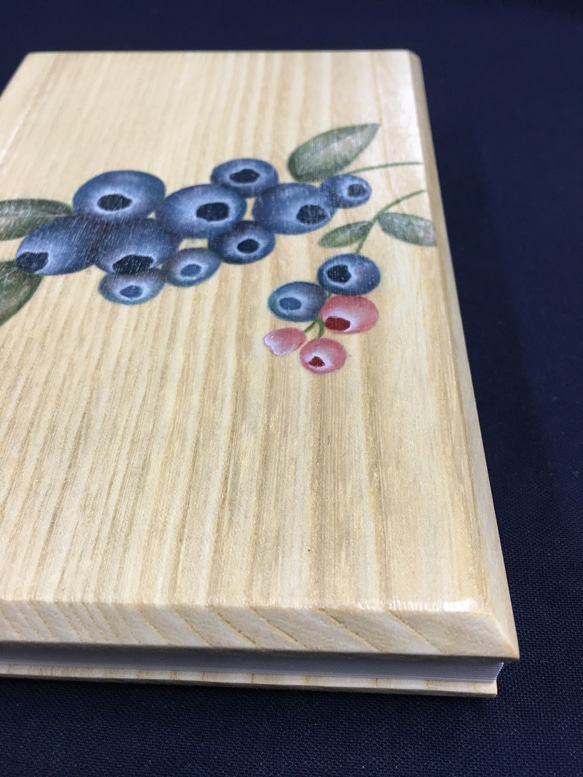楓の木製 ブルーベリー柄/御朱印帳【中】 5枚目の画像