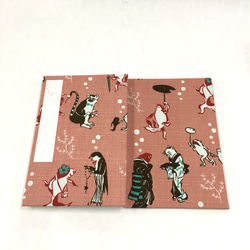 サーモンピンク色 古風な生き物達/御朱印帳【大】 3枚目の画像