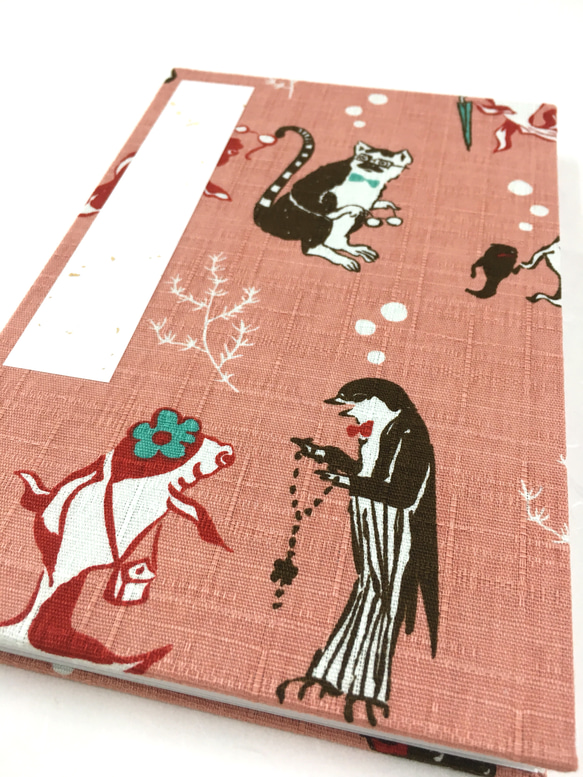 サーモンピンク色 古風な生き物達/御朱印帳【大】 4枚目の画像