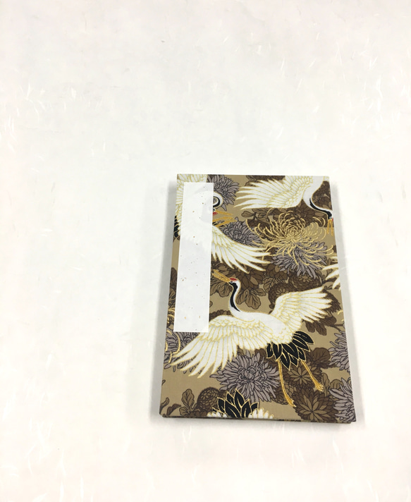 羽ばたく鶴と菊模様/御朱印帳【大】 1枚目の画像