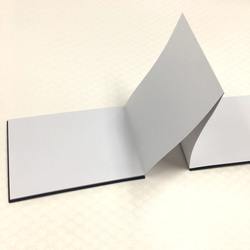 【見開きタイプ】手描き一点物　白い孔雀/御朱印帳 7枚目の画像