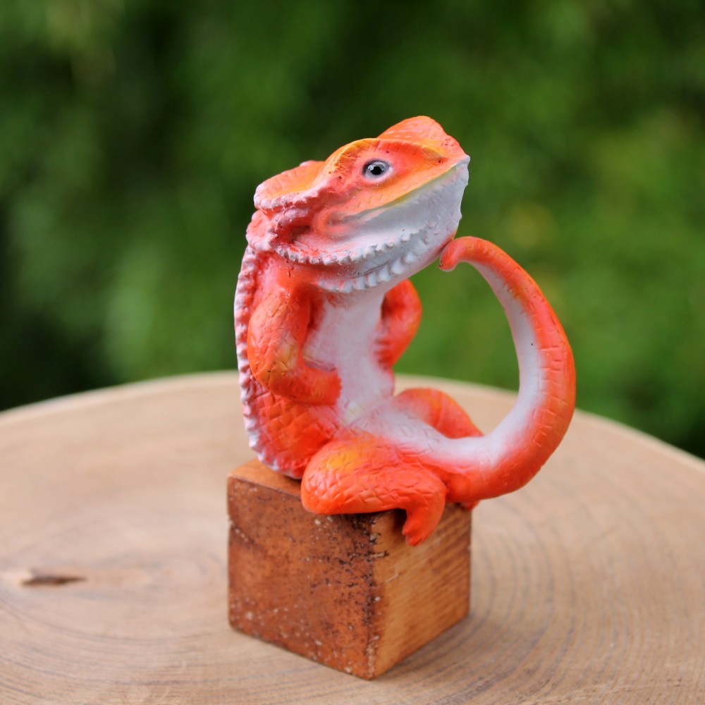フトアゴヒゲトカゲの置物3-