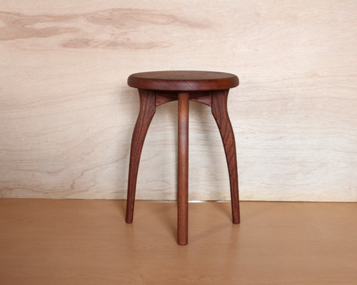 無垢材のスツールR・ケヤキ材柿渋アンティーク仕上げ・木製チェアー