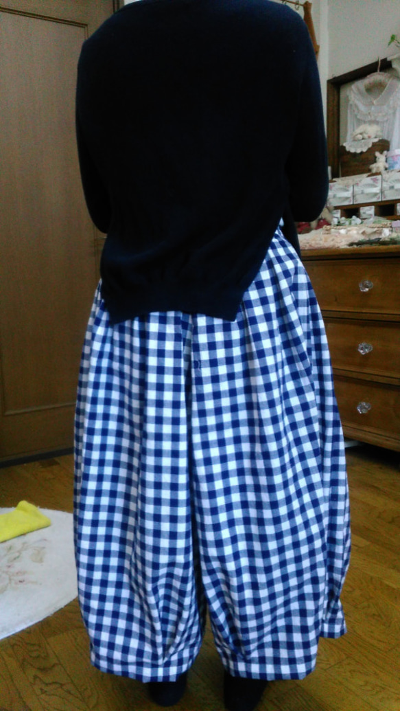 ギンガムチェックのバルーンスカート（ネイビー） 4枚目の画像
