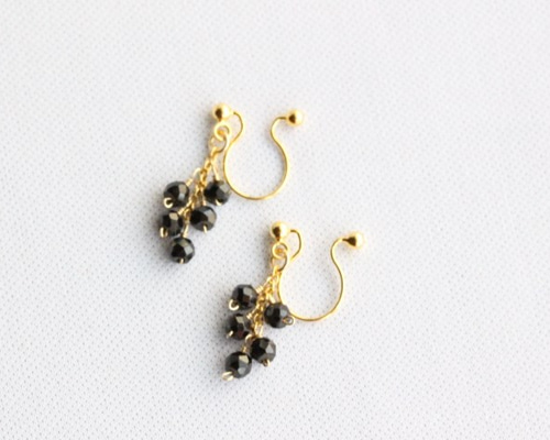 カラーオパールとブラックスピネルのピアス カラーオパールとブラックスピネルのピアス