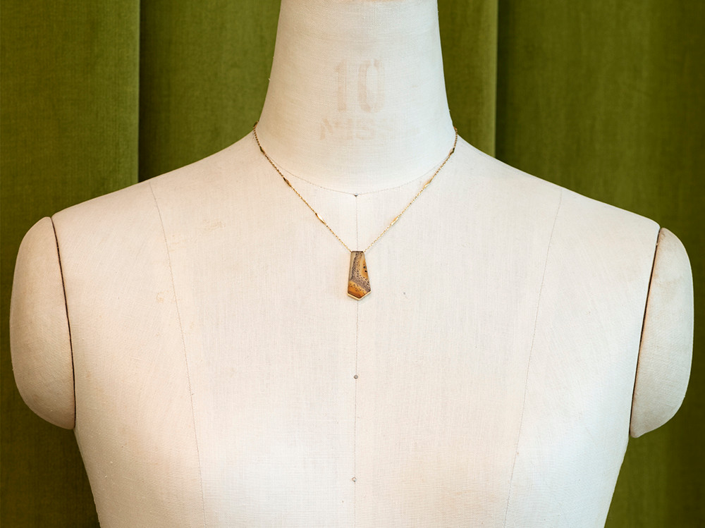 Montana Agate Necklace (pentagon) Montana Agate Necklace (pentagon)