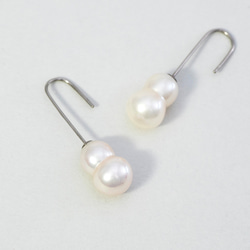 Fresh water pearl straight hook pierce / Pt900 3枚目の画像